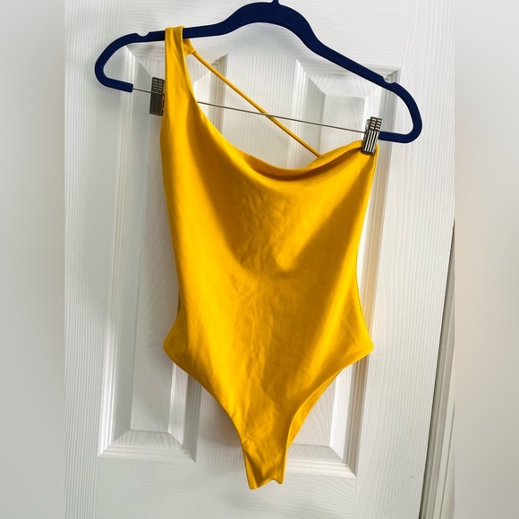 Jade Swim yellow one shoulder bathing suit- Size Medium - Picture 2 of 4